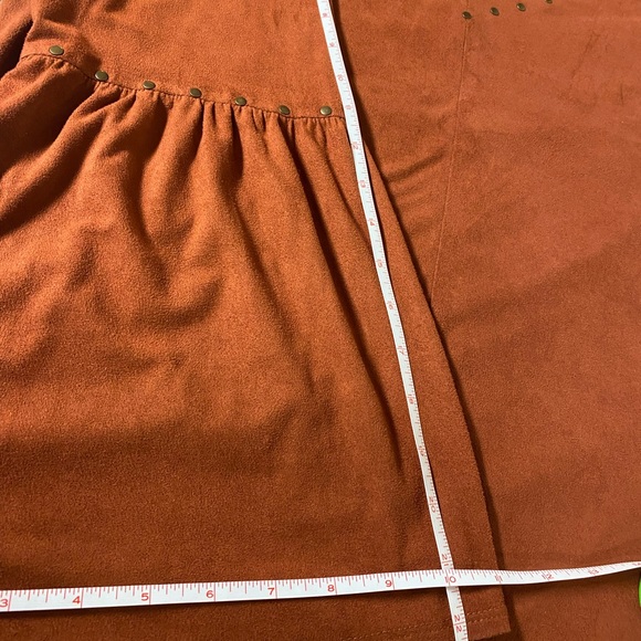 Style & Co. Rust colored micro suede Top / Tunic with brass studs at V-neck. - Picture 7 of 9